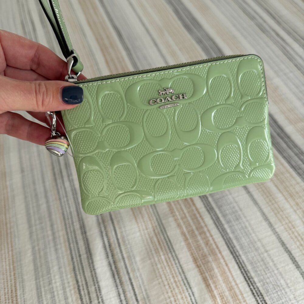 NWT Coach Zip Around Wristlet Wallet Signature w/ Heart Charm Spring Beautiful - Picture 2 of 6